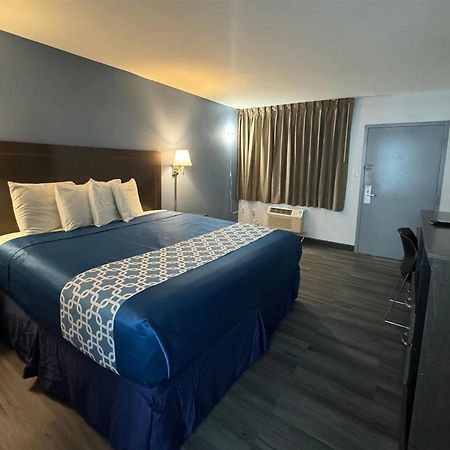 Travelodge By Wyndham Gainesville Buitenkant foto