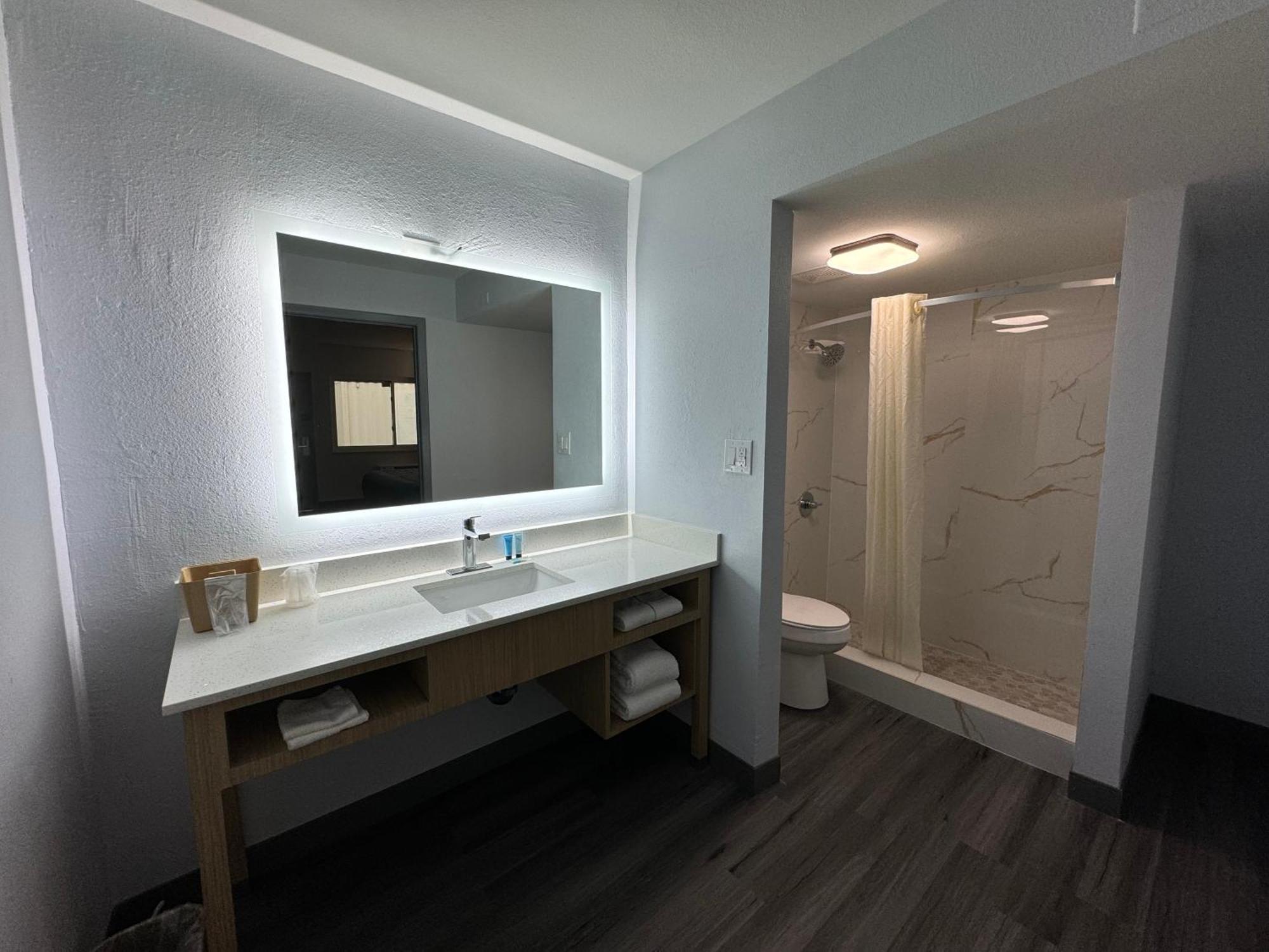 Travelodge By Wyndham Gainesville Buitenkant foto