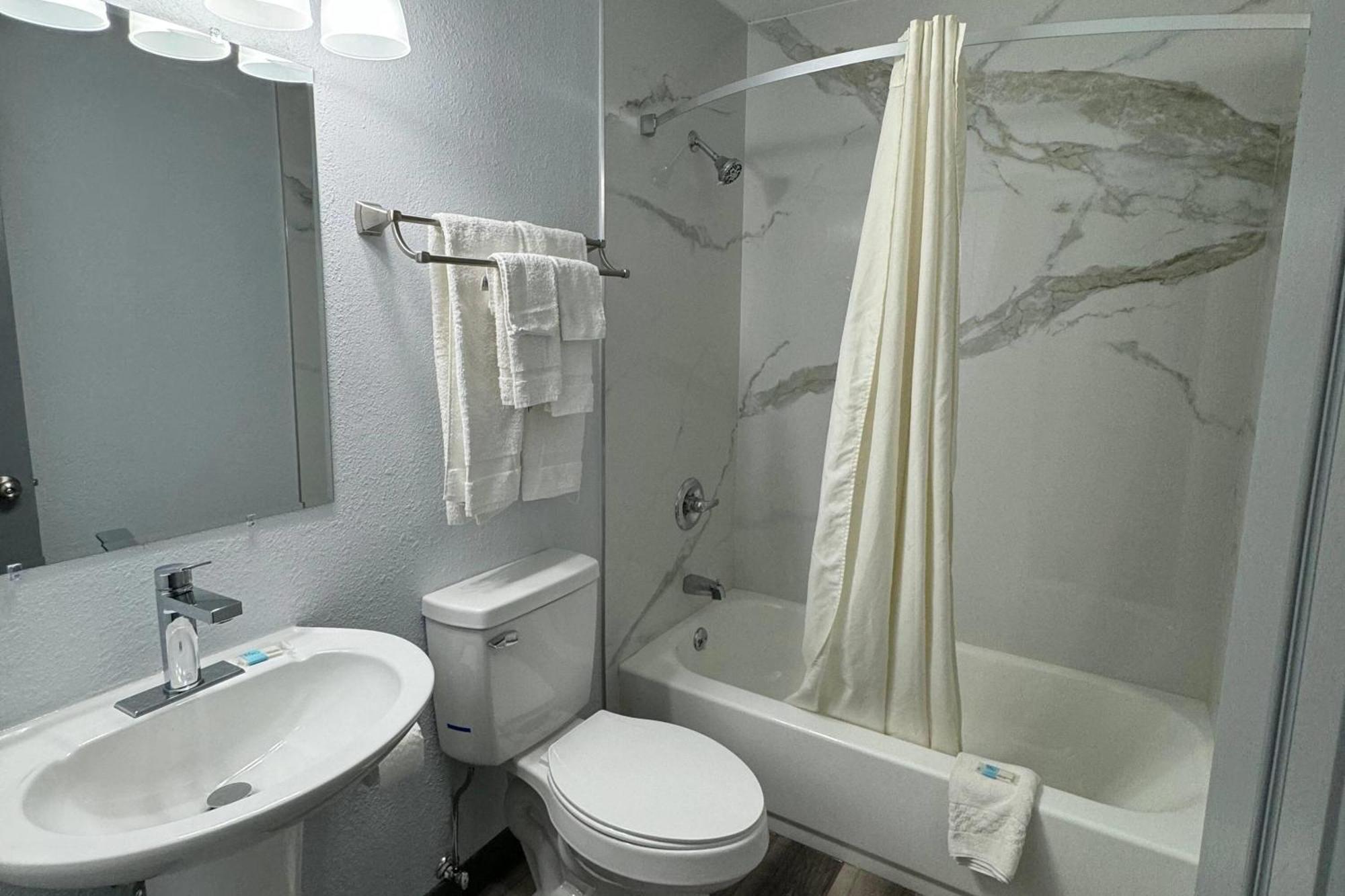 Travelodge By Wyndham Gainesville Buitenkant foto